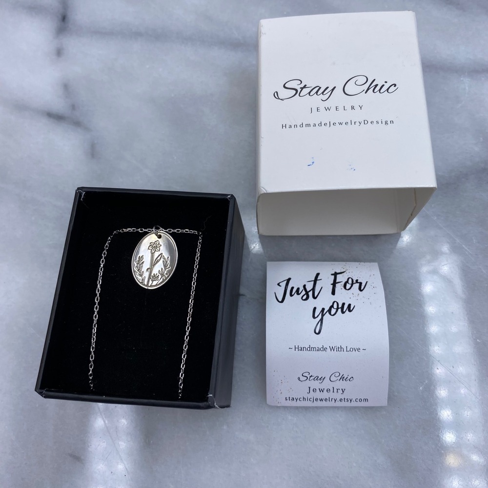 Stay Chic Jewelry Women Necklace Silver Floral Oval Pendant 925 Sterling Boxed